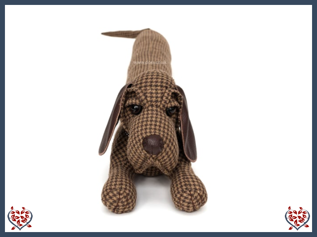 HENRY SENIOR BLOODHOUND DRAUGHT EXCLUDER | Doorstops & Draught Excluders
