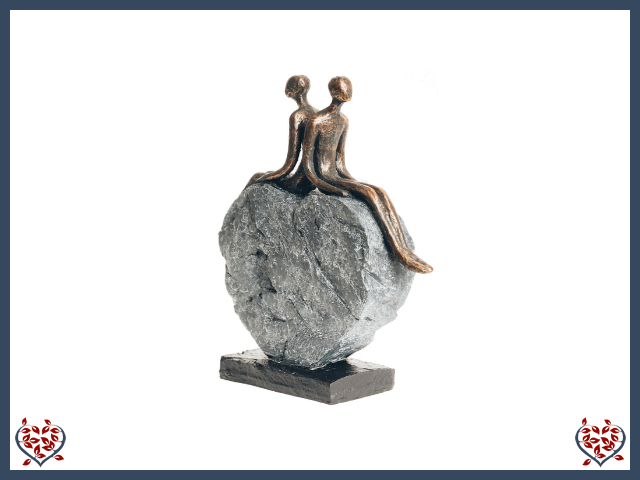 COUPLE ON HEART SCULPTURE ~ POLYRESIN FIGURINE | Figurine